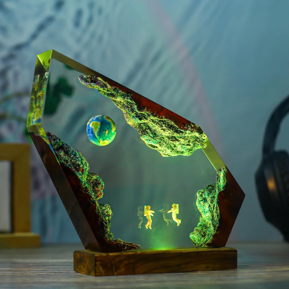 Astronaut resin lamp with glittering rock edges glowing green