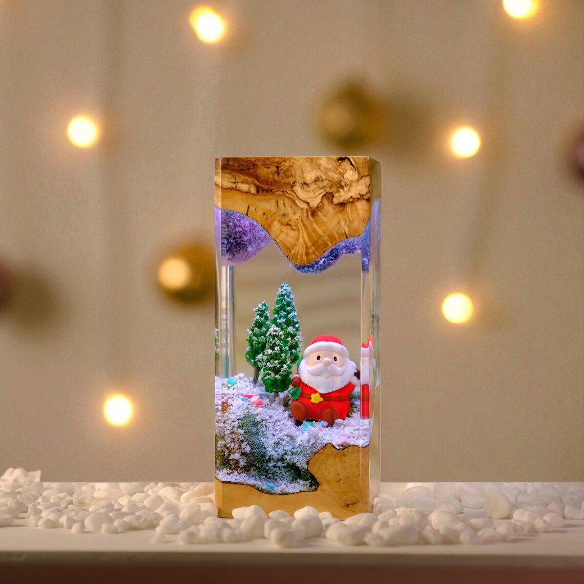 Santa Christmas resin lamp in light wood with bokeh lights