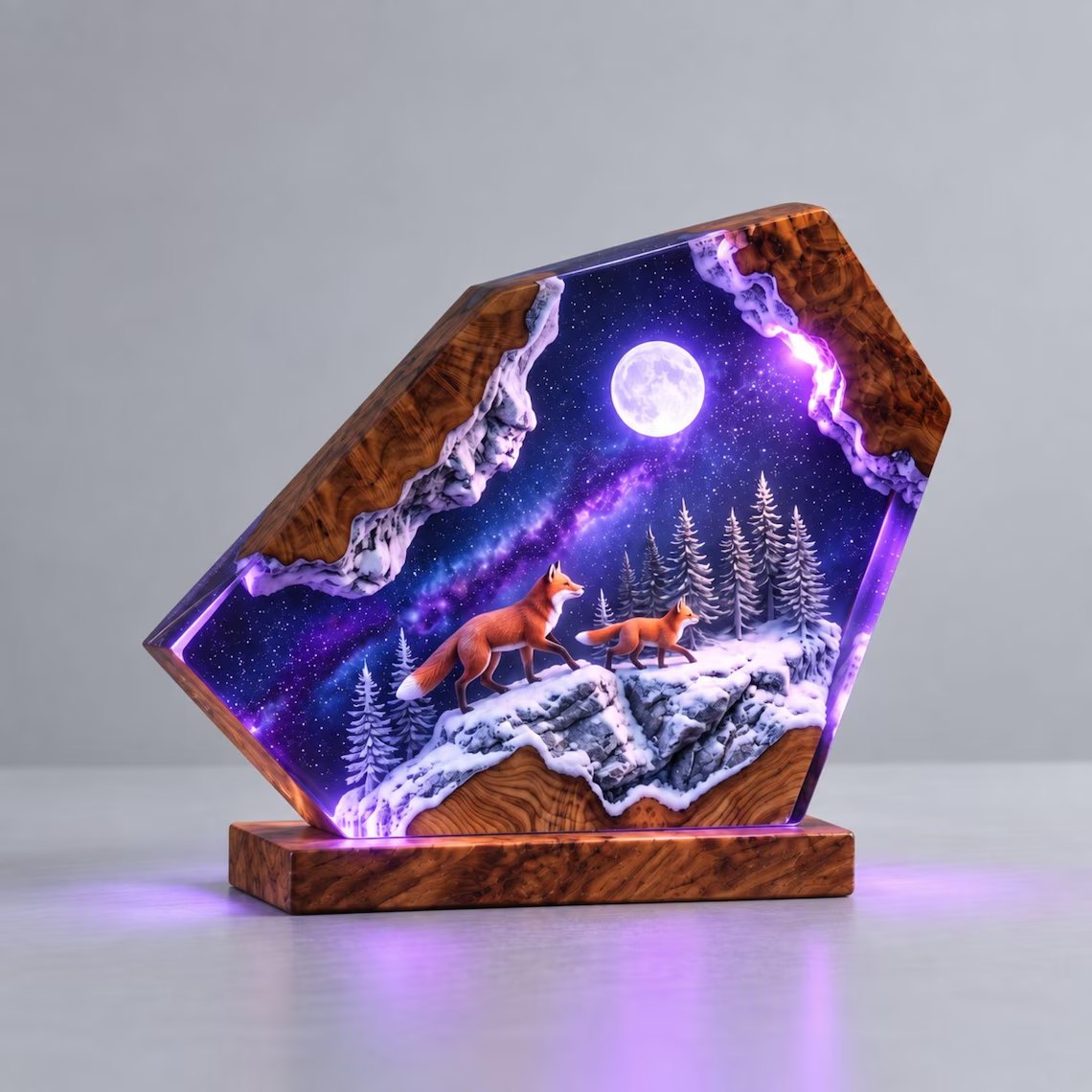 Two foxes resin lamp lit in violet